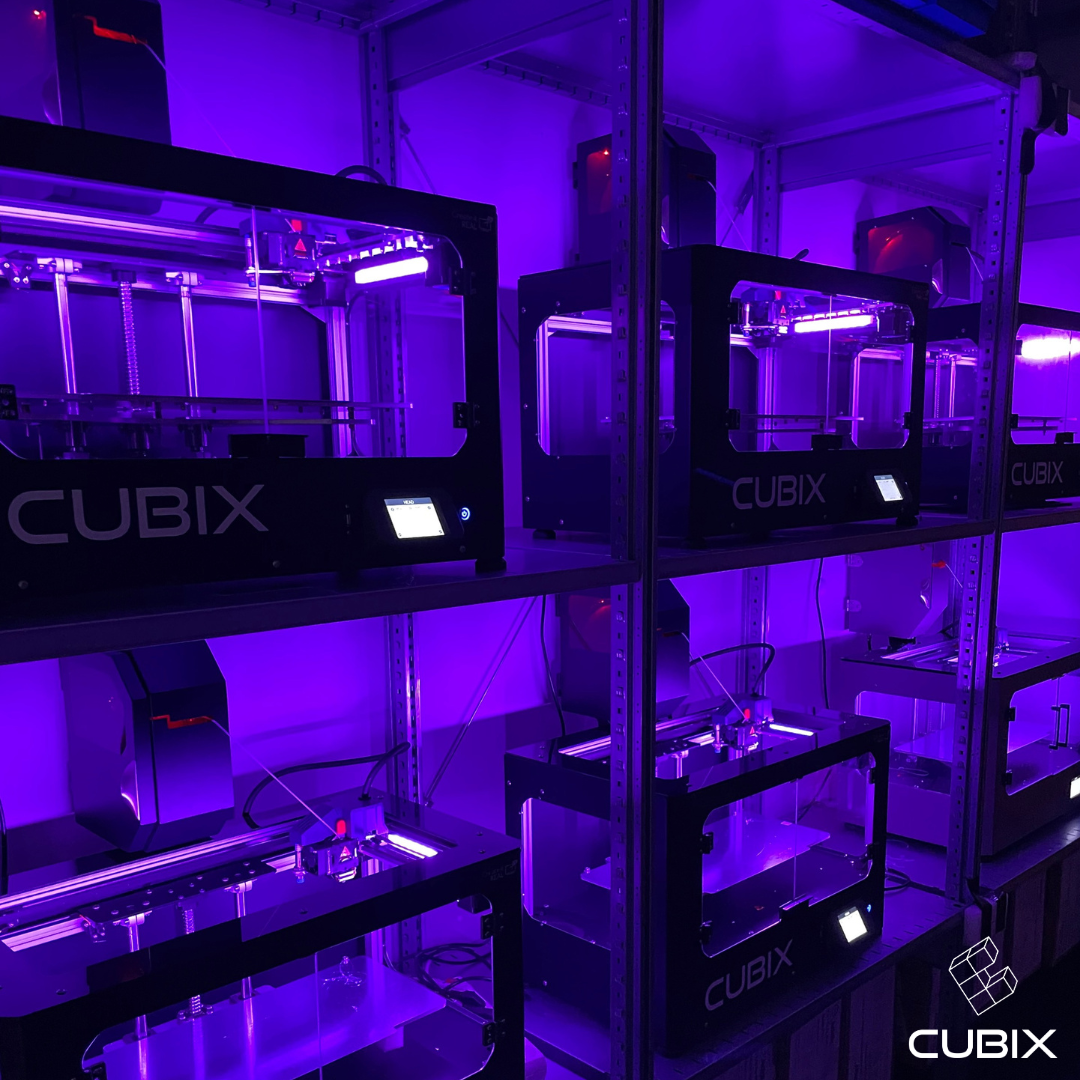 Mehrere CUBIX 3D-Drucker in einer Produktionsumgebung